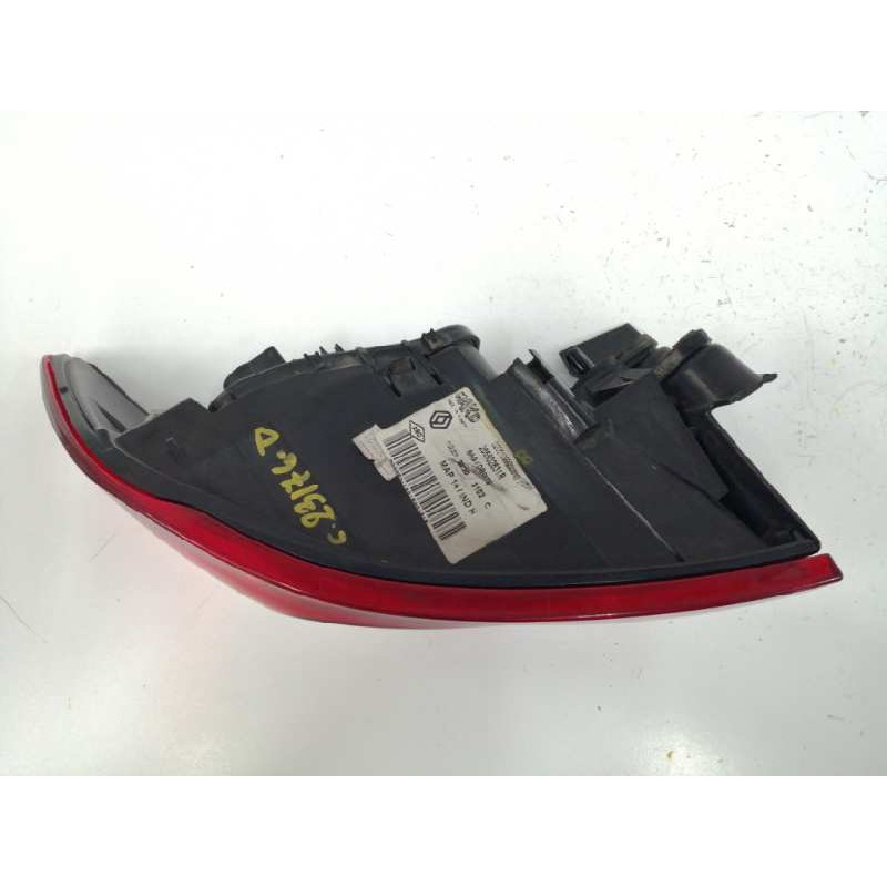 PILOTO TRASERO DERECHO SOPORTE UN POCO ROTO NO AFECTA