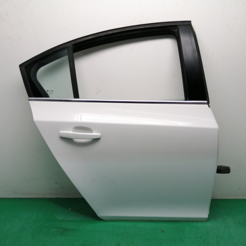 Recambio de puerta trasera derecha para chevrolet cruze 2.0 diesel cat referencia OEM IAM 95987764  
