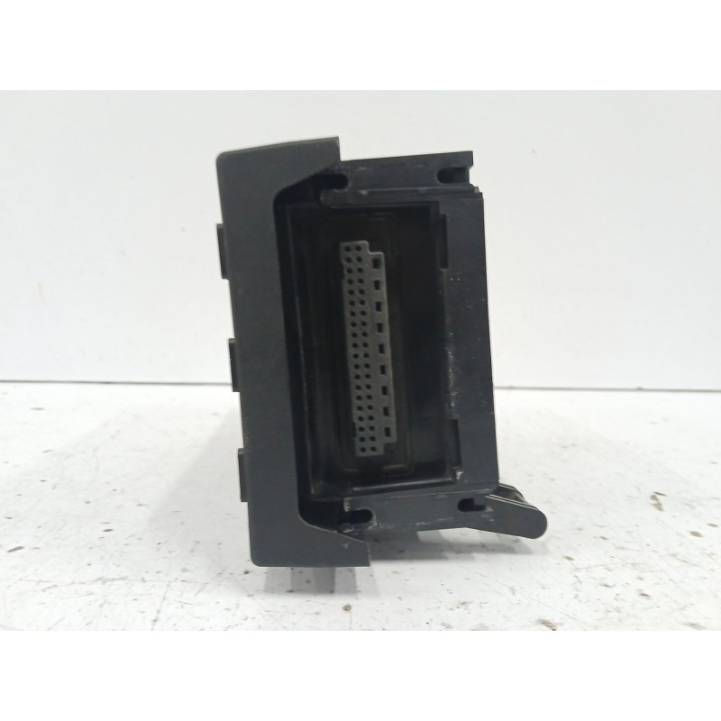 CAJA RELES / FUSIBLES