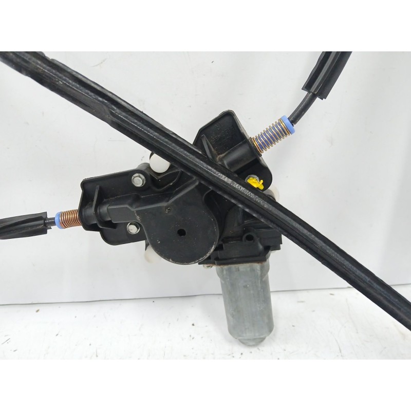 ELEVALUNAS DELANTERO DERECHO