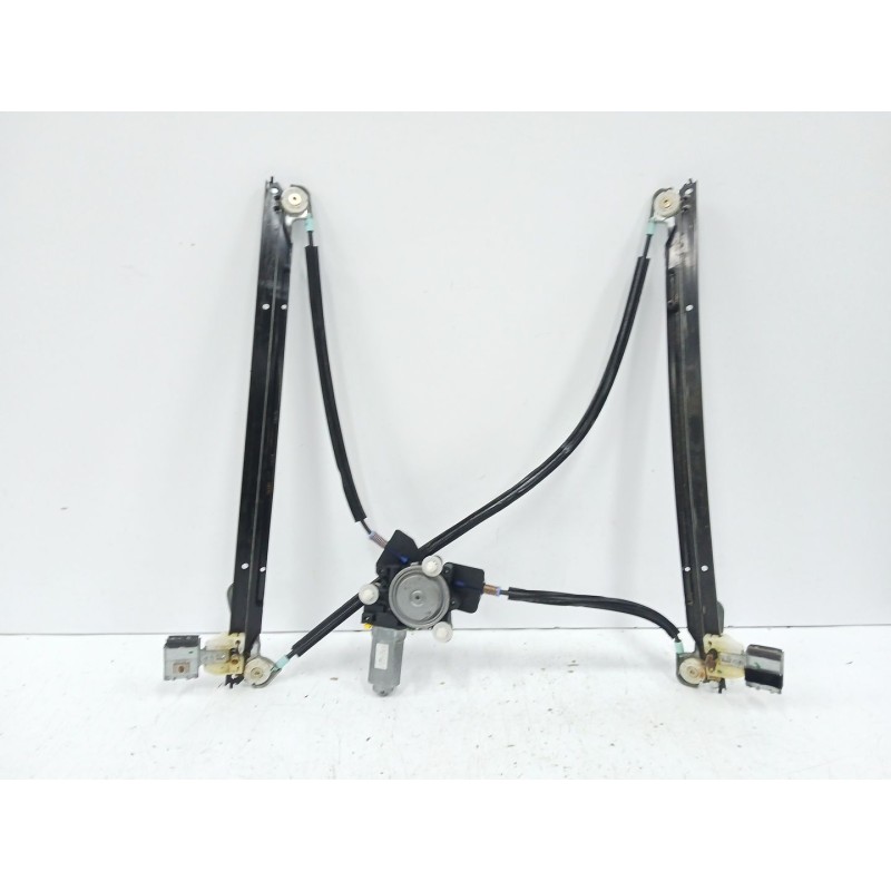 ELEVALUNAS DELANTERO DERECHO