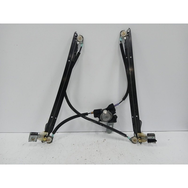 ELEVALUNAS DELANTERO IZQUIERDO