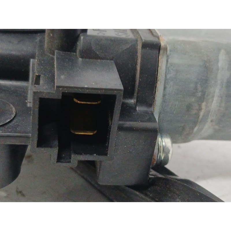 ELEVALUNAS DELANTERO IZQUIERDO