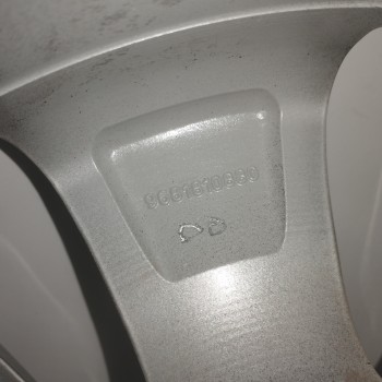 Recambio de llanta para citroën c3 picasso 1.6 16v hdi referencia OEM IAM 9681810880 6JX16CH4-23 4H 4X108