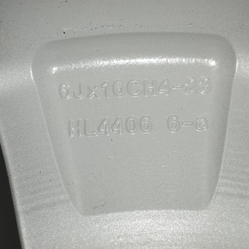 Recambio de llanta para citroën c3 picasso 1.6 16v hdi referencia OEM IAM 9681810880 6JX16CH4-23 4H 4X108