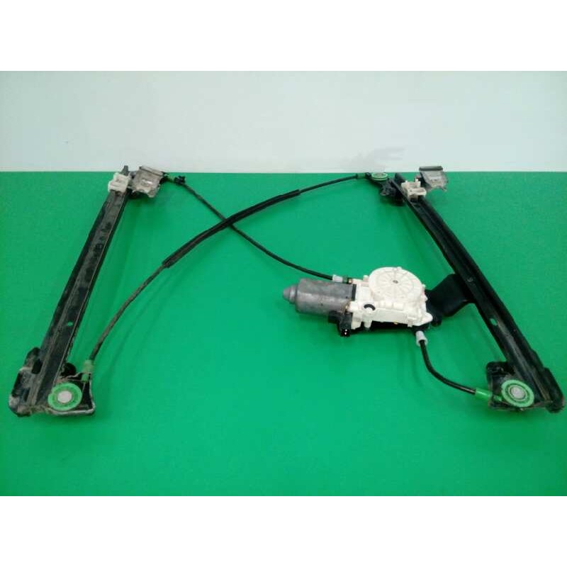 ELEVALUNAS DELANTERO DERECHO