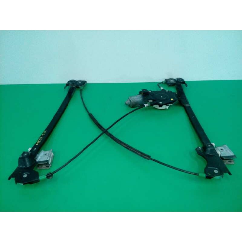 ELEVALUNAS DELANTERO DERECHO