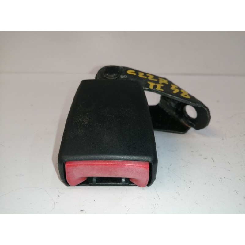 ENGANCHE CINTURON IZQUIERDO TRASERO 33043223