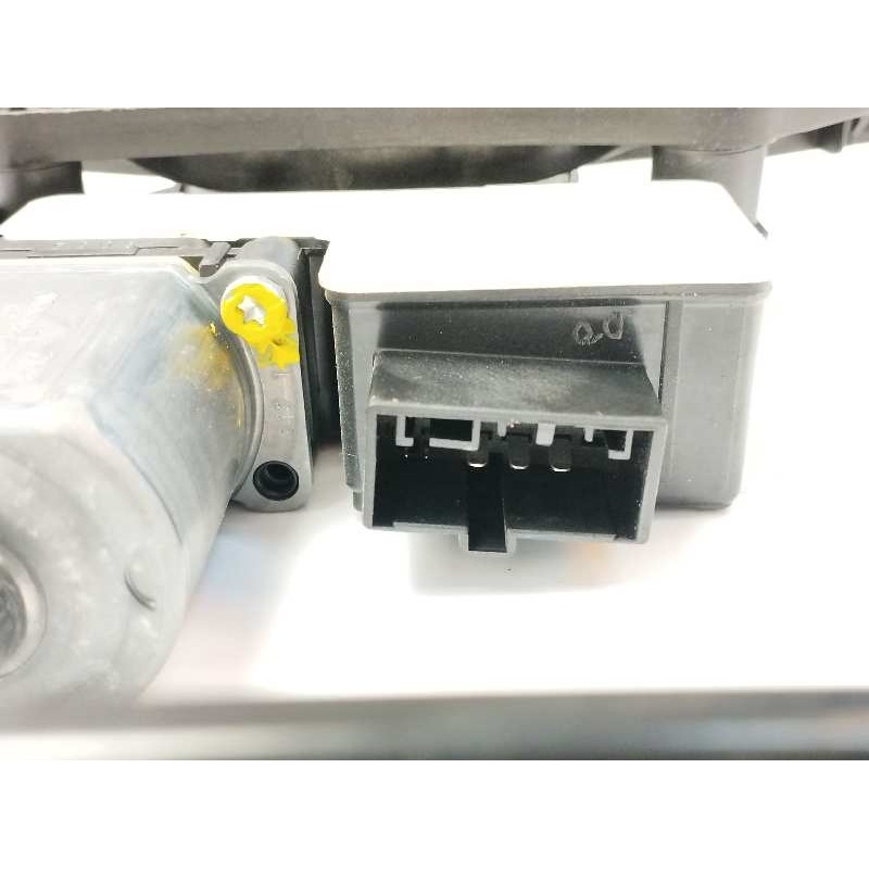 ELEVALUNAS TRASERO DERECHO 5Q0959812A