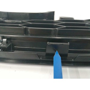 Recambio de rejilla delantera para honda cr-v referencia OEM IAM 71127T1VE010M1 OBSERVAR FOTOS 