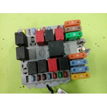 Recambio de caja reles / fusibles para fiat punto berlina (188) 1.3 jtd classic referencia OEM IAM 46835603  