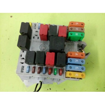 Recambio de caja reles / fusibles para fiat punto berlina (188) 1.3 jtd classic referencia OEM IAM 46835603  