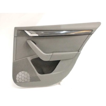 Recambio de guarnecido puerta trasera derecha para skoda octavia lim. (5e3) 2.0 tsi referencia OEM IAM 5E5867212 NEGRO 