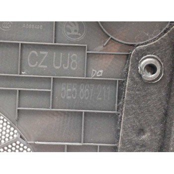 Recambio de guarnecido puerta trasera izquierda para skoda octavia lim. (5e3) 2.0 tsi referencia OEM IAM 5E5867211 NEGRO 