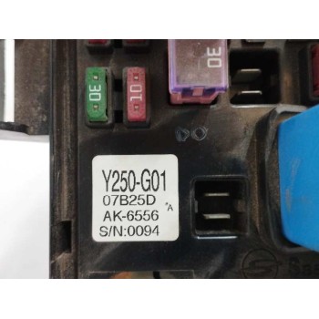 Recambio de caja reles / fusibles para ssangyong rexton 2.7 turbodiesel cat referencia OEM IAM Y250G01  