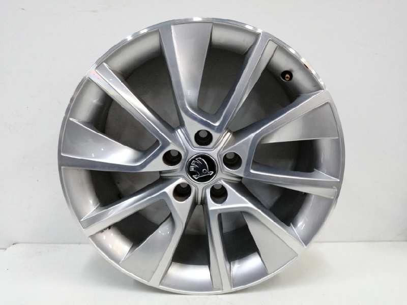 Recambio de llanta para skoda karoq (nu) 2.0 tdi referencia OEM IAM 57A601025D 7JX18H2 ET45 