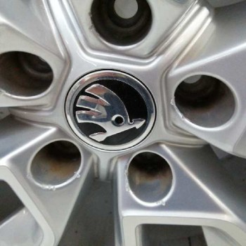 Recambio de llanta para skoda karoq (nu) 2.0 tdi referencia OEM IAM 57A601025D 7JX18H2 ET45 