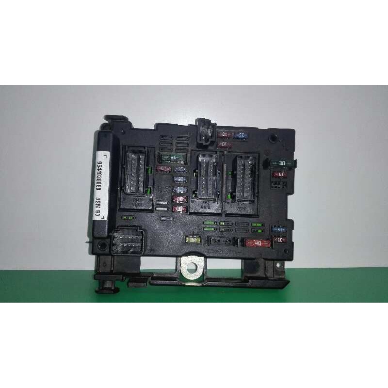 Recambio de caja reles / fusibles para peugeot 307 (s1) xr referencia OEM IAM 9644038680  