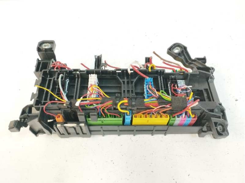 Recambio de caja reles / fusibles para infiniti qx30 2.2 diesel cat referencia OEM IAM A2465402614 A2455402714 