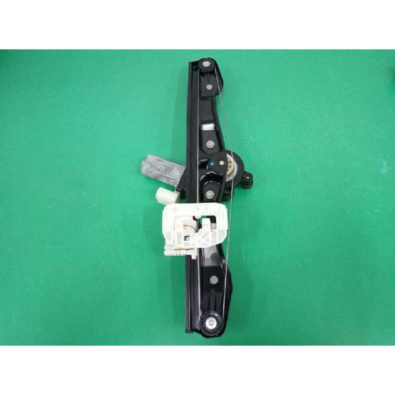 ELEVALUNAS TRASERO DERECHO