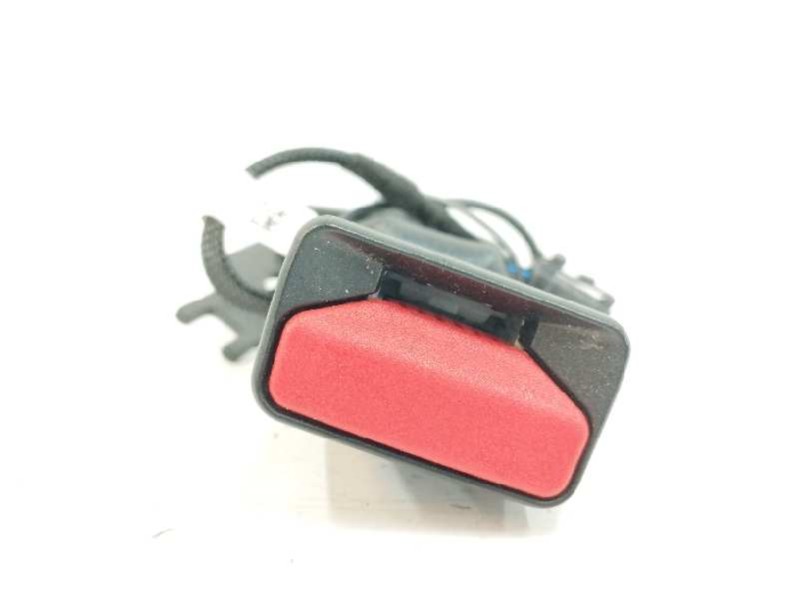 Recambio de enganche cinturon izquierdo para peugeot 208 (p2) 1.5 blue-hdi fap referencia OEM IAM  TRASERO 