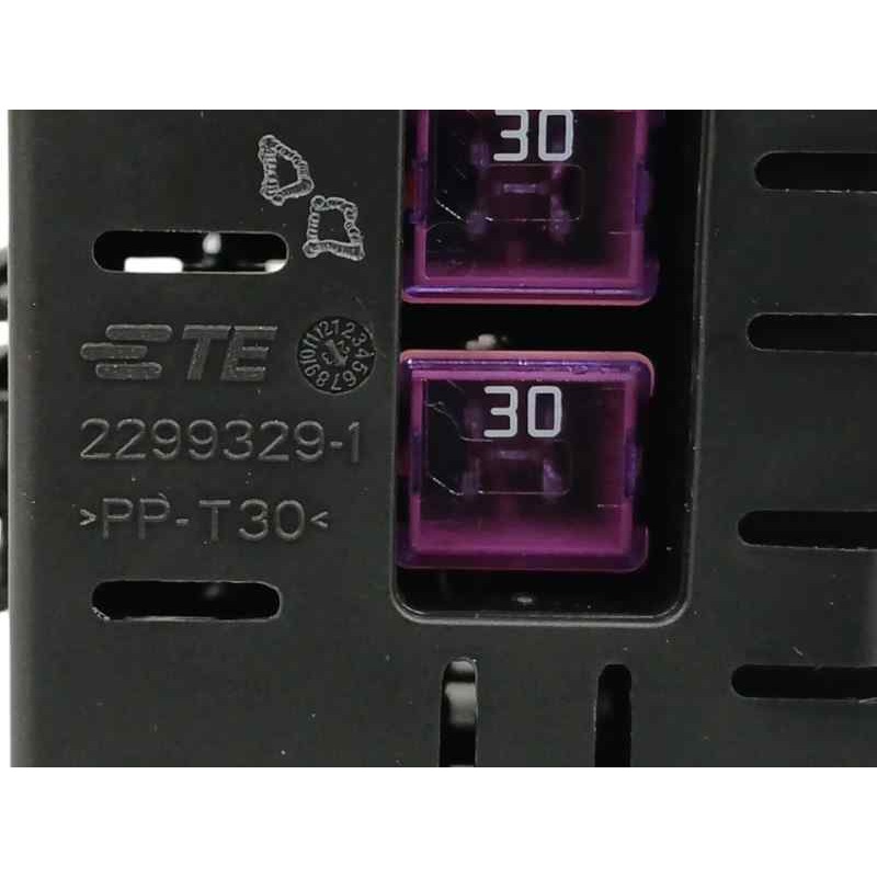 CAJA RELES / FUSIBLES