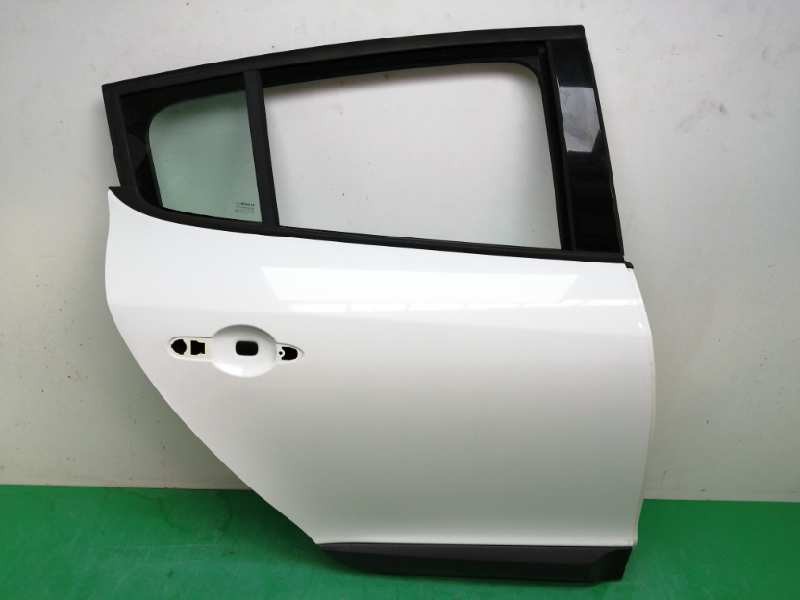 Recambio de puerta trasera derecha para renault megane iii berlina 5 p dynamique referencia OEM IAM  OBSERVAR FOTOS 