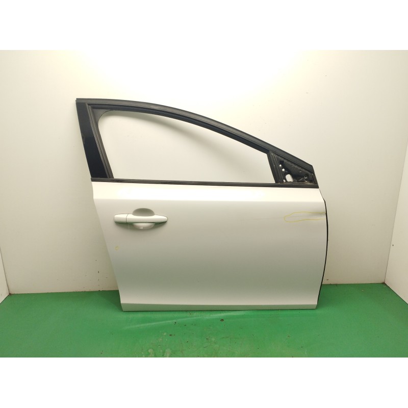 Recambio de puerta delantera derecha para volvo v40 1.6 diesel cat referencia OEM IAM 31402335 OBSERVAR FOTOS 
