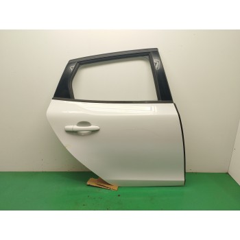 Recambio de puerta trasera derecha para volvo v40 1.6 diesel cat referencia OEM IAM 31402337 OBSERVAR FOTOS 