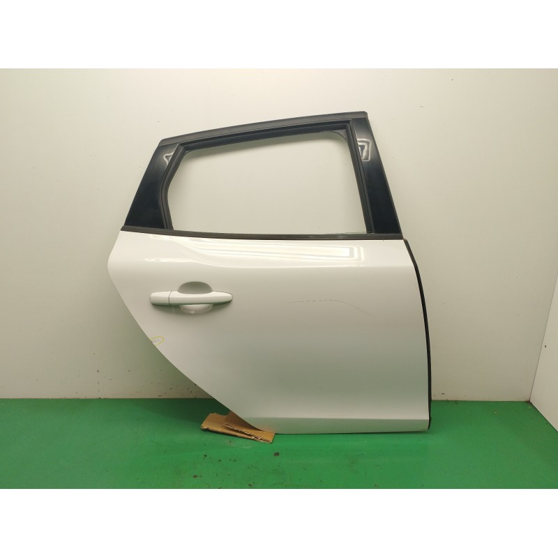 Recambio de puerta trasera derecha para volvo v40 1.6 diesel cat referencia OEM IAM 31402337 OBSERVAR FOTOS 
