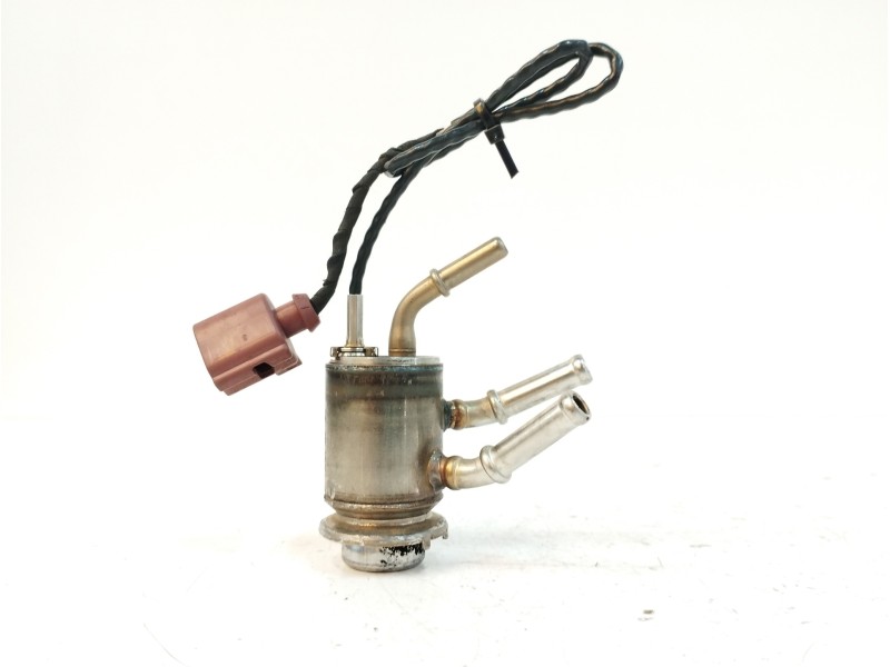 Recambio de inyector para volkswagen caddy furgón/kombi 2.0 tdi referencia OEM IAM 05L131113M ADBLUE Recambio de inyector para volkswagen caddy furgón/kombi 2.0 tdi referencia OEM IAM 05L131113M ADBLUE