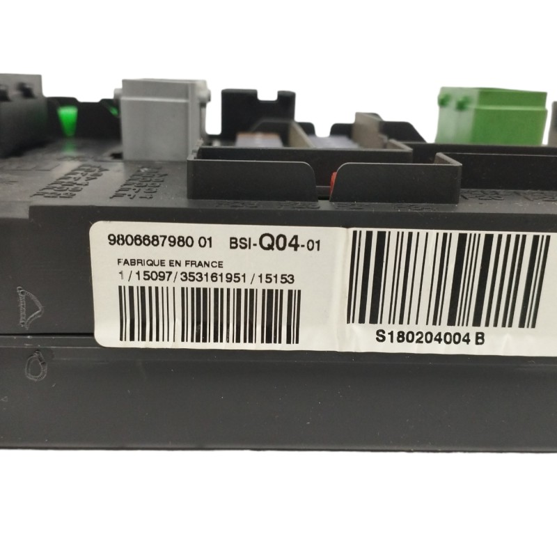 CAJA RELES / FUSIBLES S180204004B