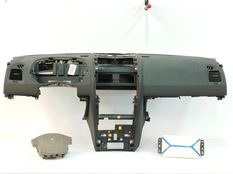 Recambio de salpicadero para renault megane ii coupe/cabrio luxe privilege referencia OEM IAM 8200288181 8200301516A 8200292043C