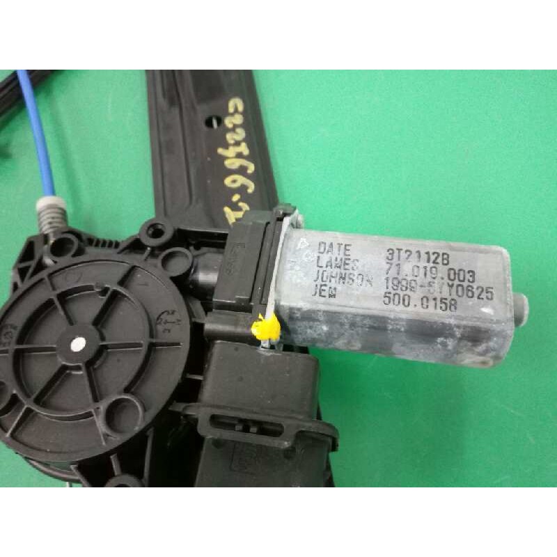 ELEVALUNAS DELANTERO IZQUIERDO