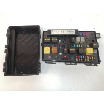 Recambio de caja reles / fusibles para opel astra gtc 1.9 cdti referencia OEM IAM 13206754  