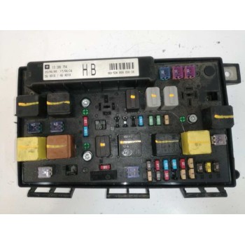 Recambio de caja reles / fusibles para opel astra gtc 1.9 cdti referencia OEM IAM 13206754  