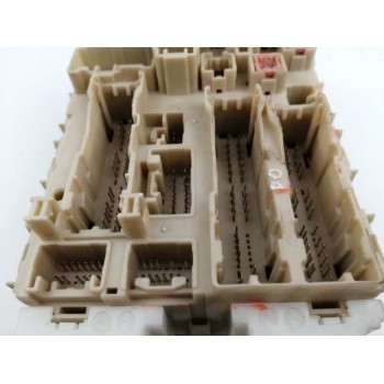 Recambio de caja reles / fusibles para toyota auris active referencia OEM IAM 8273002J71 037412B21 330912B28