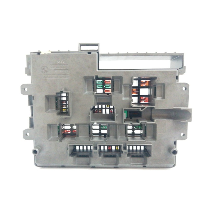 CAJA RELES / FUSIBLES 10688710