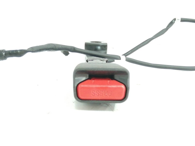 Recambio de enganche cinturon izquierdo para toyota verso 1.8 16v cat referencia OEM IAM Recambio de enganche cinturon izquierdo para toyota verso 1.8 16v cat referencia OEM IAM