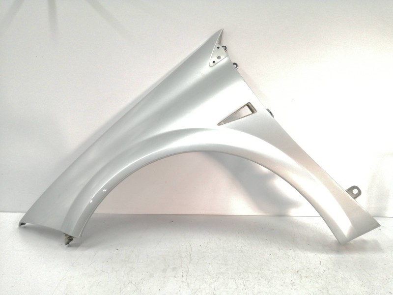Recambio de aleta delantera izquierda para renault megane ii classic berlina 1.9 dci diesel fap referencia OEM IAM 8200495402  