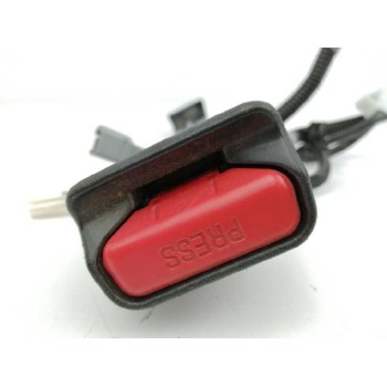 Recambio de enganche cinturon derecho para toyota auris active referencia OEM IAM G3729 DELANTERO 674991