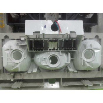 Recambio de luz interior para land rover discovery 4 tdv6 se referencia OEM IAM C95YF  