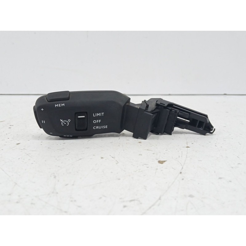 Recambio de mando volante para peugeot 3008 ii suv (mc_, mr_, mj_, m4_) hybrid referencia OEM IAM 98133622ZD  