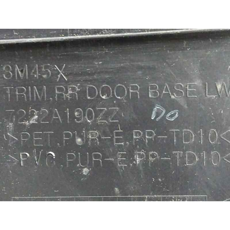 GUARNECIDO PUERTA TRASERA DERECHA