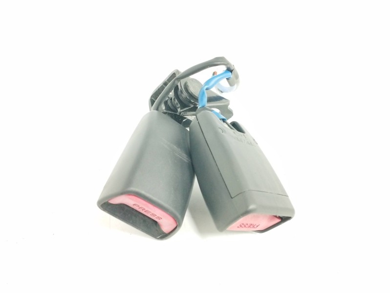 Recambio de enganche cinturon izquierdo para hyundai i30 1.4 cat referencia OEM IAM  TRASERO 