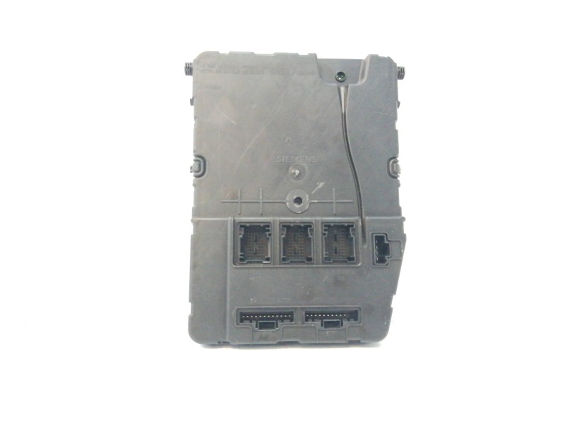 Recambio de caja reles / fusibles para renault scenic ii 1.5 dci diesel referencia OEM IAM 8200525384 S118400150D 