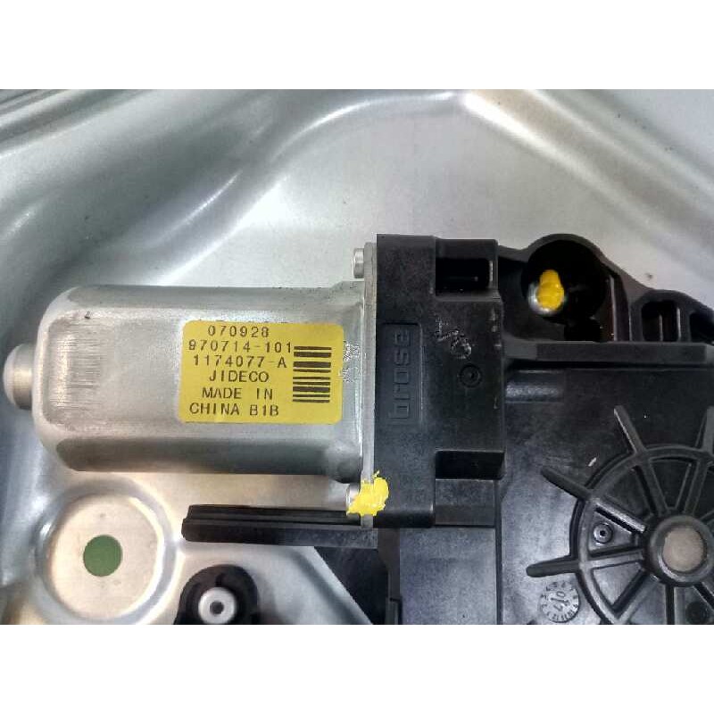ELEVALUNAS DELANTERO DERECHO 30661066