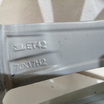 Recambio de llanta para seat leon st (5f8) 2.0 tdi referencia OEM IAM 5F0601025M 7JX17H2 ET42 5H 5X110