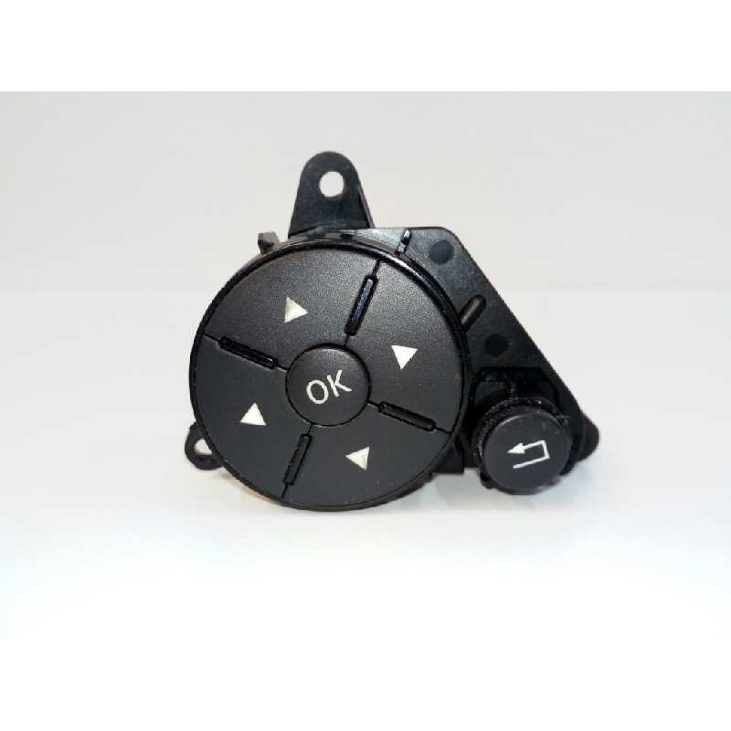 Recambio de mando volante para mercedes-benz clase c (w204) c 320 cdi (204.022) referencia OEM IAM A2048210151 LADO IZQUIERDO 