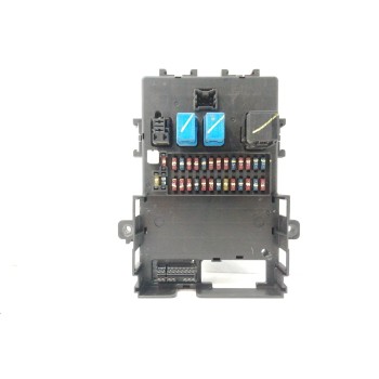 CAJA RELES / FUSIBLES 